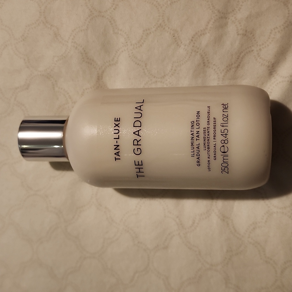 TAN-LUXE THE GRADUAL Illuminating Gradual Tan Lotion 8.45oz. BRAND NEW